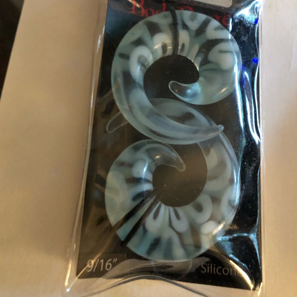 Glass pair of 9/16” spiral Gauges